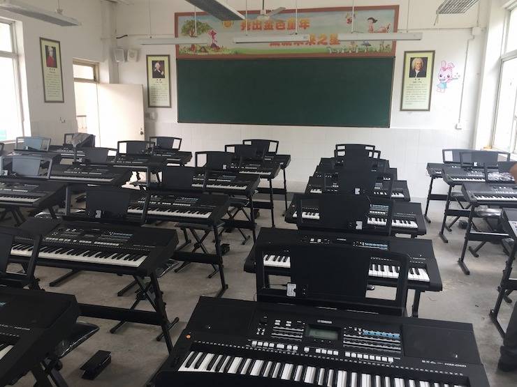 UG环球乐器爱心捐赠行动在四川金堂县举办 ——与音乐牵手 随幸福成长