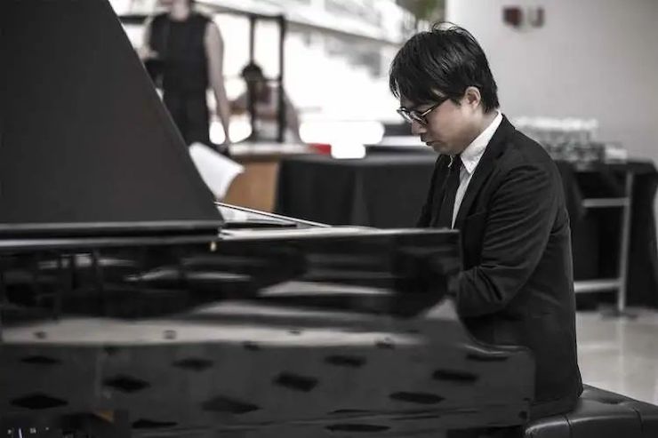 宋思衡的“宅抗疫” | 挑战主播、筹集口罩、闭关作曲，这位取消了20场演出的钢琴家原来这么忙！