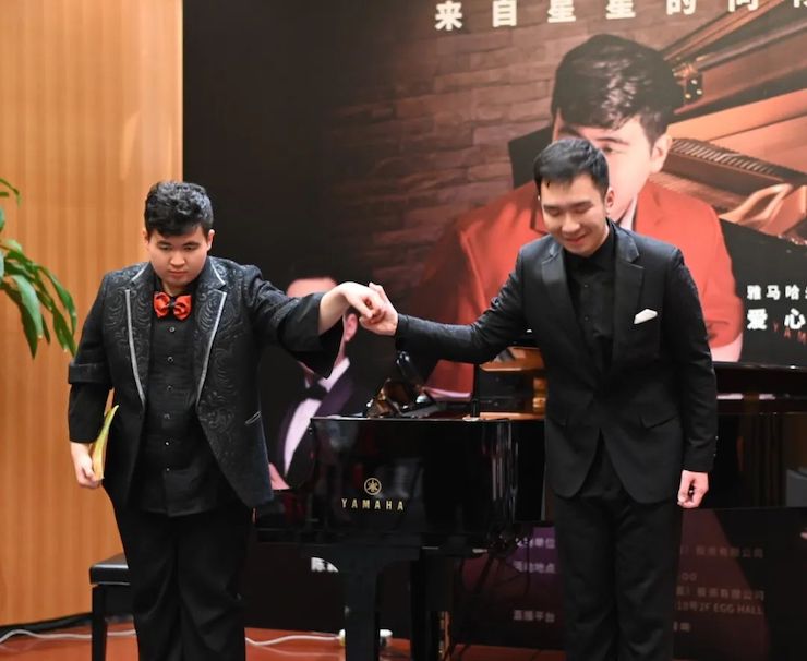 音乐双子星，点亮冬日激情！——UG环球未来艺术家刘明康爱心公益音乐沙龙
