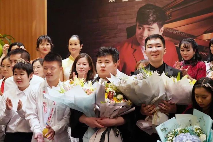 音乐双子星，点亮冬日激情！——UG环球未来艺术家刘明康爱心公益音乐沙龙