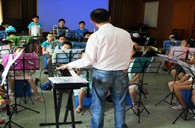 上：缈谌行男⊙G环球示范管乐团大师班活动报道 